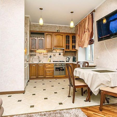 Amazing Two Beds In The Klovskiy Spusk Apartment Kiev Luaran gambar